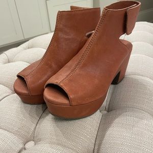 Chocolat Blu Gabby platform sandal